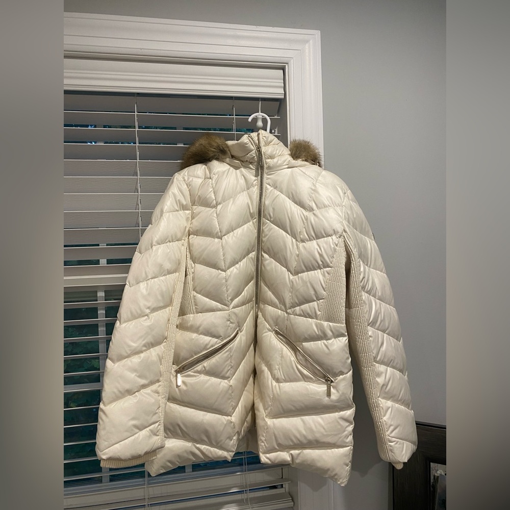 Michael Kors White Cream Mid Size Puffer Jacket With Faux Fur Hood